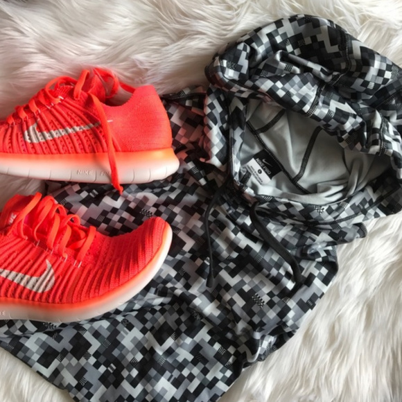 Nike Jackets & Blazers - Nike glitch digital camo dri fit pullover